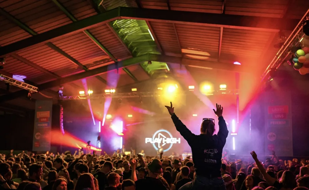 Live-Auftritt von Play High vor Publikum