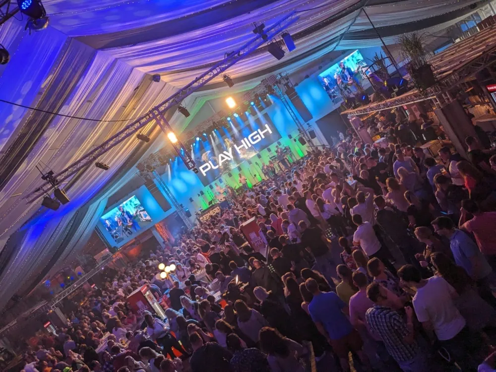 Play High Live-Auftritt vor großem Publikum